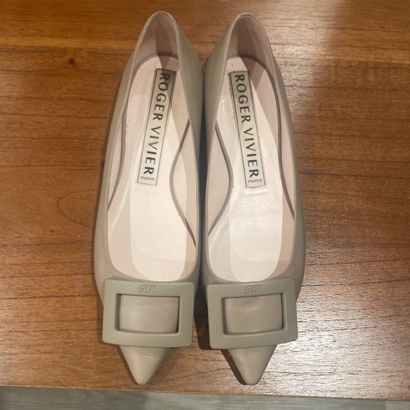 Roger Vivier
Gommettine Leather Buckle Ballerina Flats - Picture 5 of 7